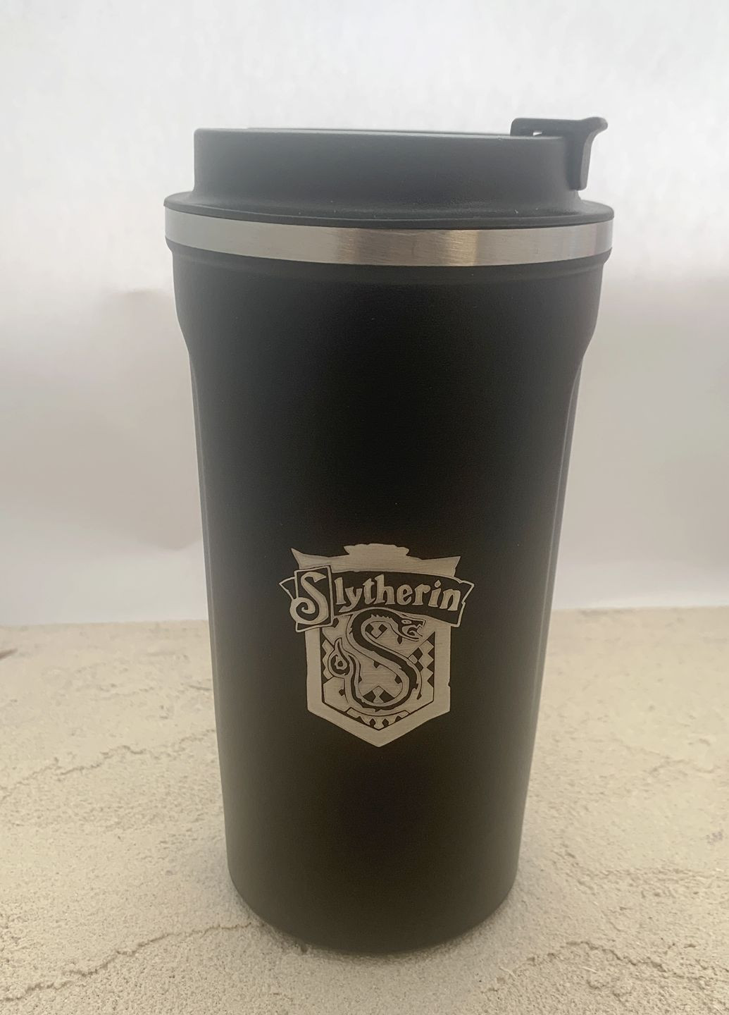 Термочашка с гравировкой Слизерин, 500 мл, черная No Brand (322335409)