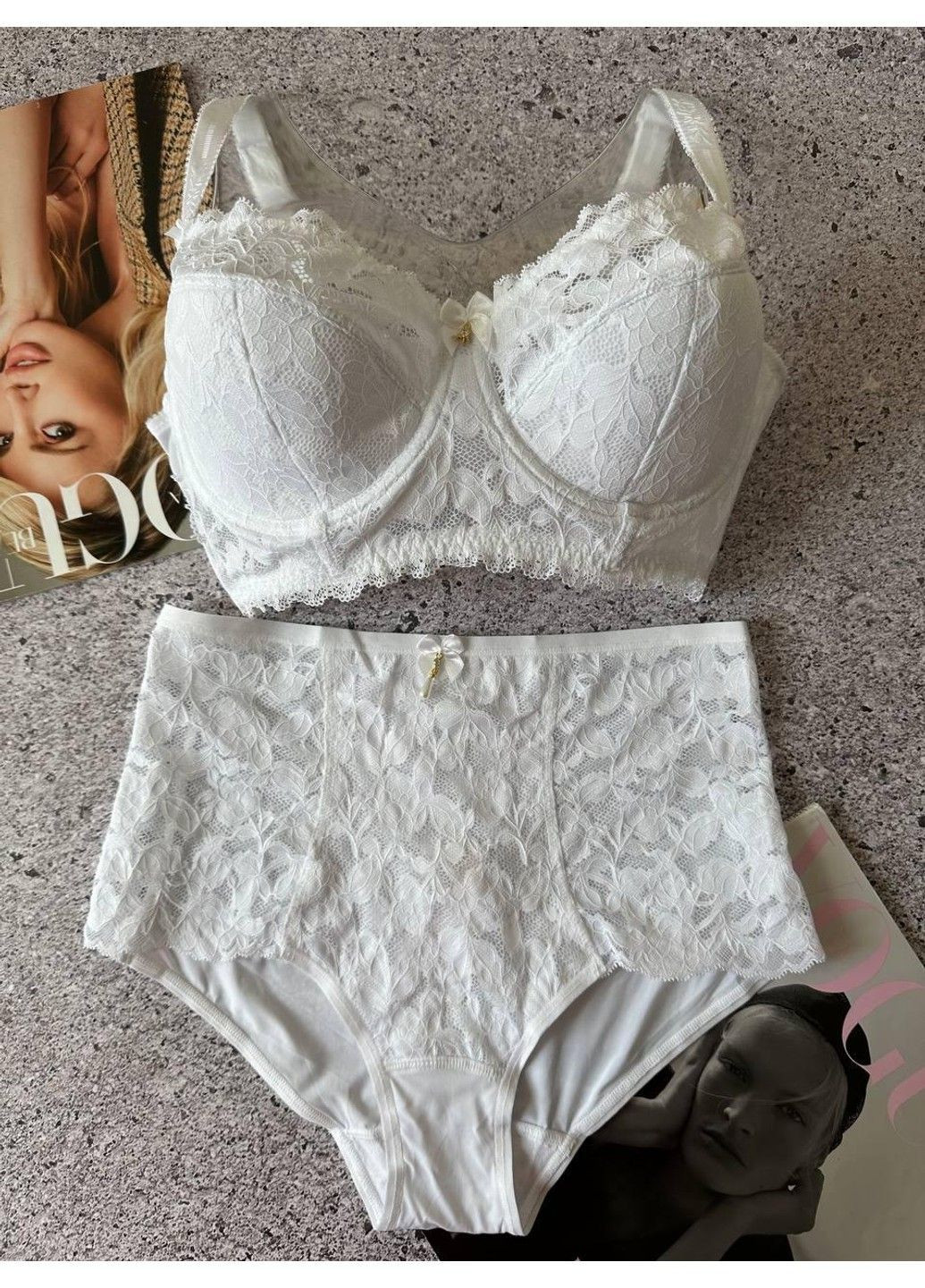 Білий комплект бюстгальтер на кісточках і трусики сліпи білий Lanny Mode