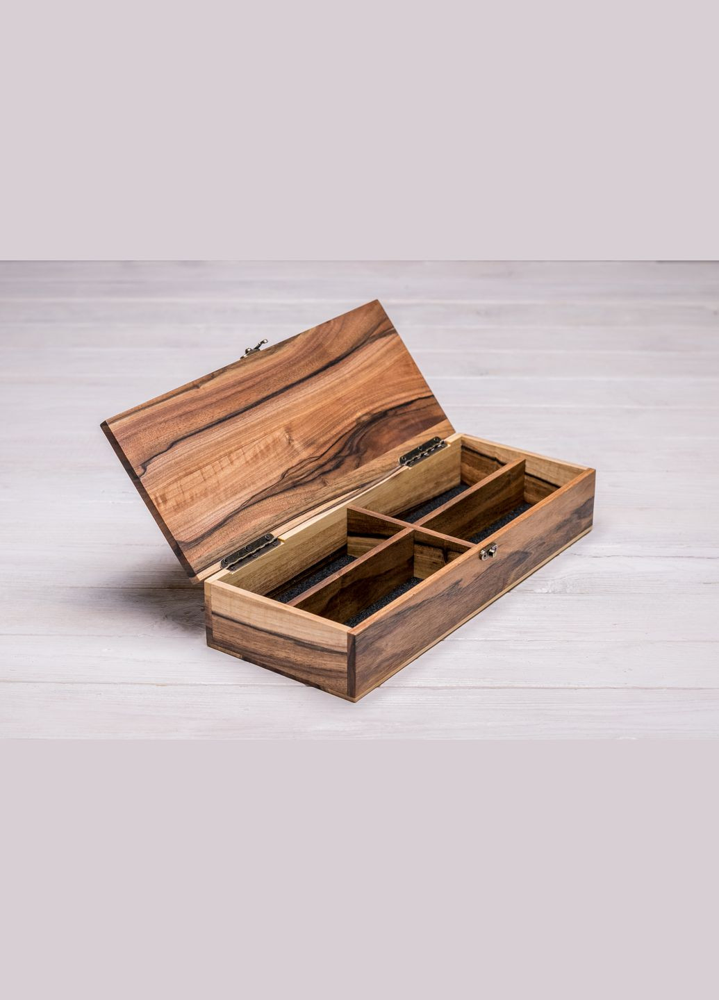 Дерев'яний футляр для чотирьох пар окулярів із дерев'яною кришкою EcoWalnut (295443830)