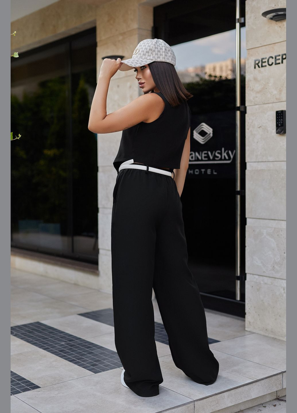 Женский костюм двойка жилетка с брюками Fashion Girl Cavin (303899411)