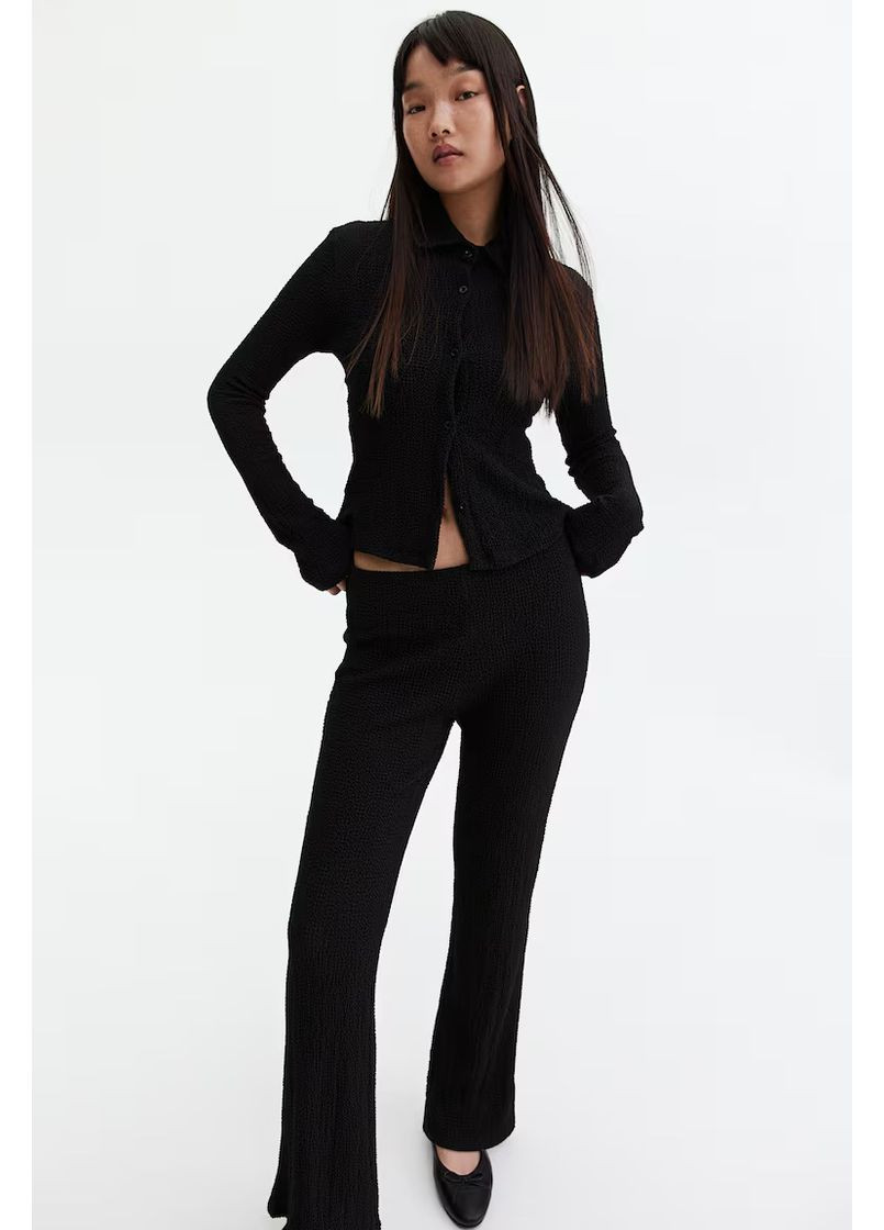 Чёрная приталенная женская женская рубашка-блузка из фактурного трикотажа - xxs H&M