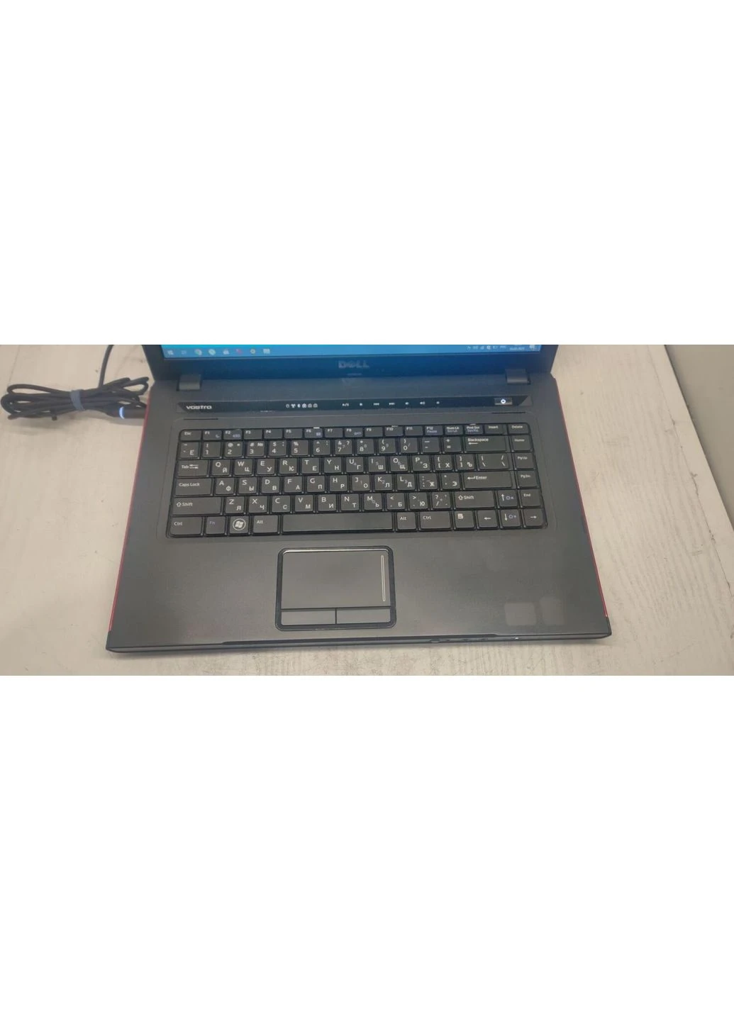 Ноутбук Vostro 3500 / 15.6" (1366x768) TN / Intel Core i3-350M (2 (4) ядра по 2.26 GHz) / 4 GB DDR3 / 320 GB HDD / Intel HD Dell (398146879)