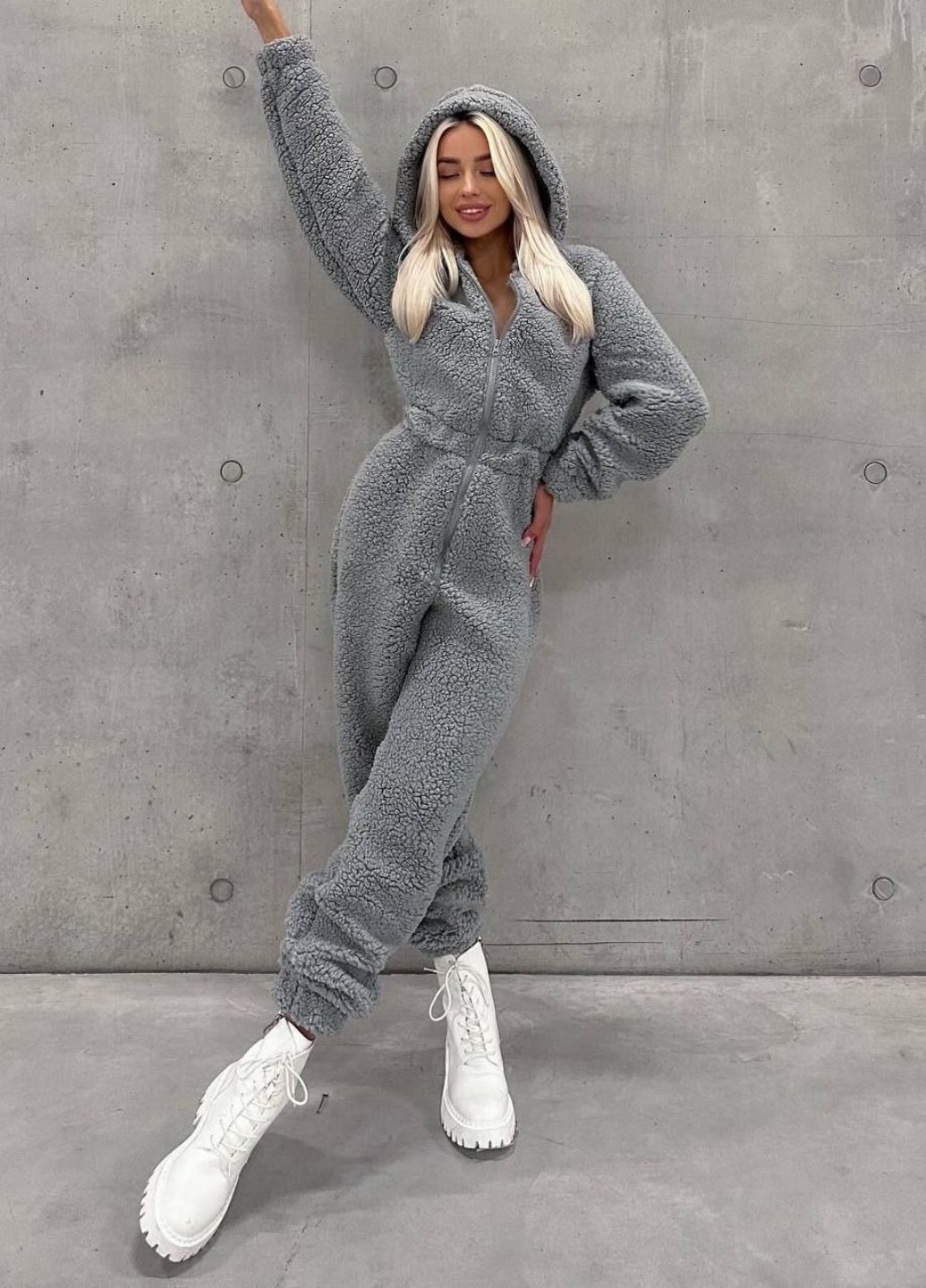 Плюшевый комбинезон с капюшоном. Tik-Tak комбинезон-брюки графитовый повседневный искусственный мех