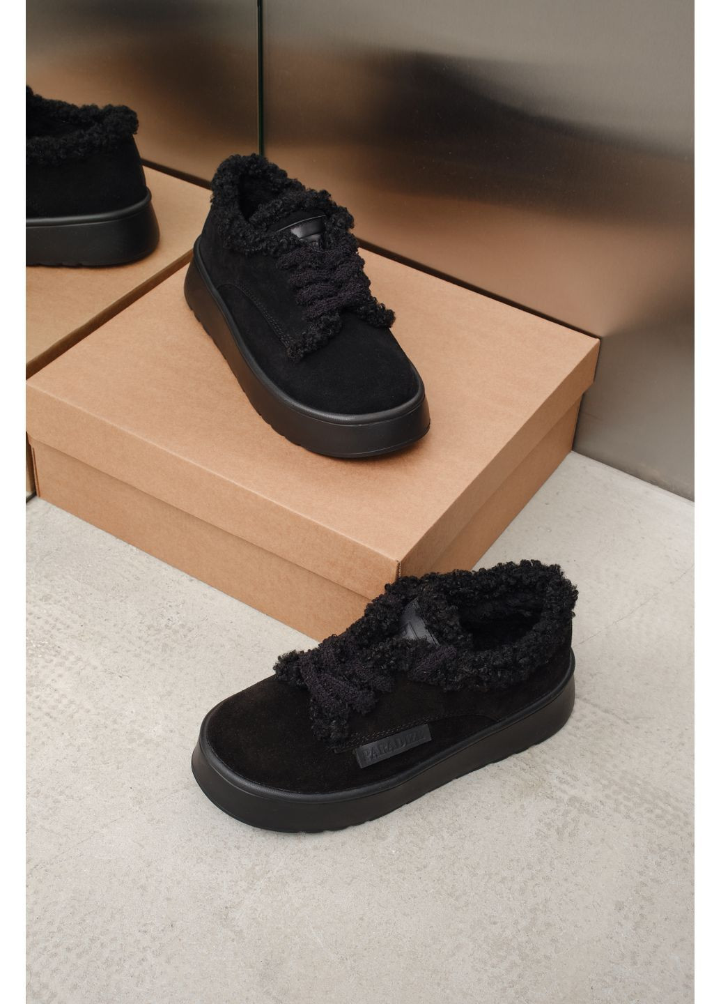 Чорні жіночі зимові кеди з чорної замші на високій підошві (відшив 3 дні) Paradize