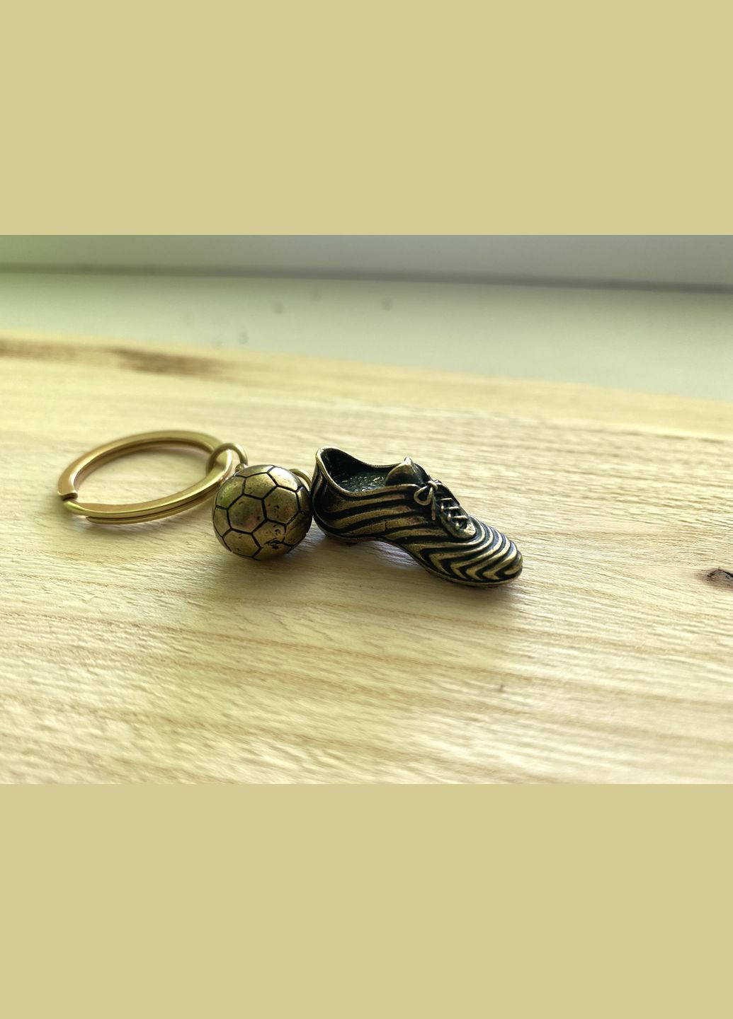 Брелок "Футбольные бутсы с мячом" No Brand (342065647)