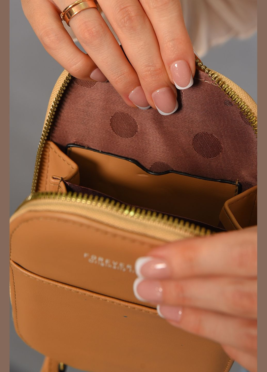 Клатч женский из экокожи бежевого цвета Let's Shop (312374684)