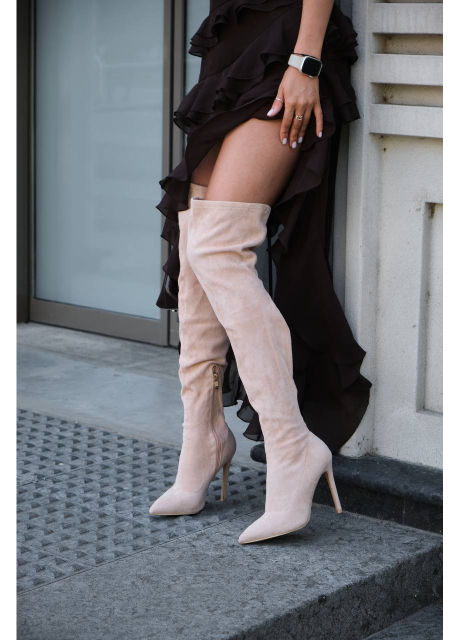 Бежевые осенние женские стильные трендовые ботфорты на шпильке бежевый замш. No Brand