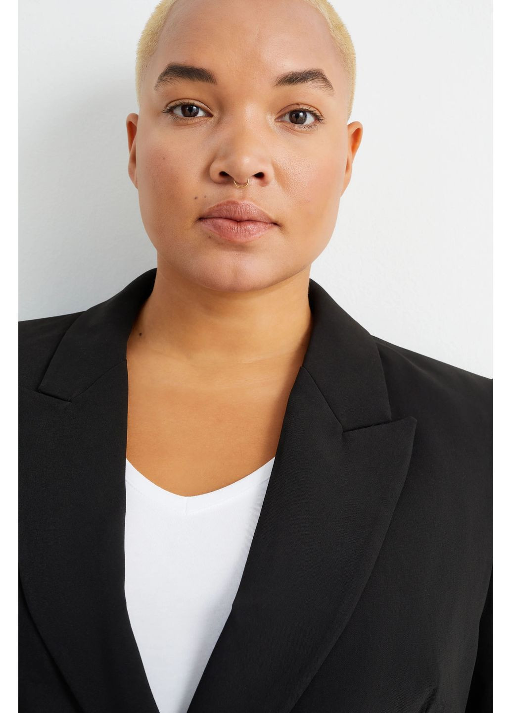 Черный женский двубортный пиджак C&A однотонный - всесезон