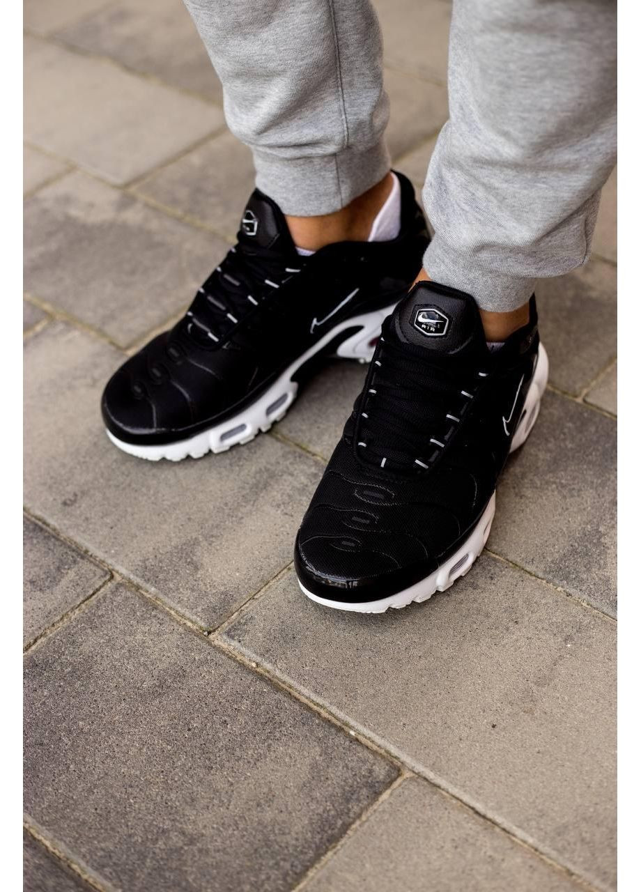 Черные демисезонные кроссовки мужские nike air max plus tn black white найк аир макс тн плюс No Brand