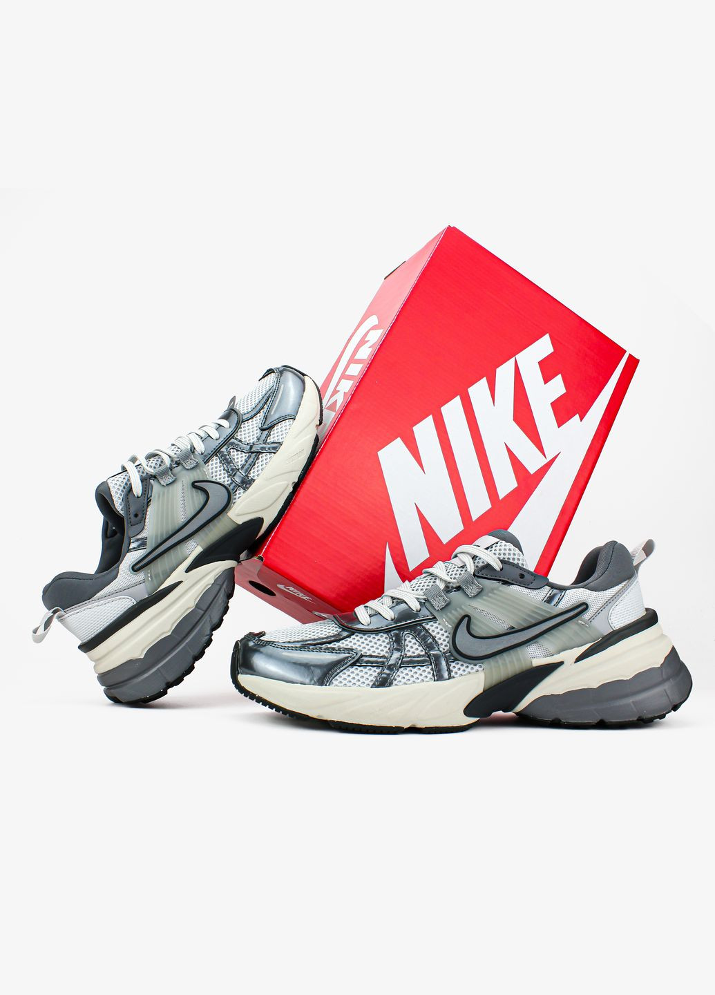 Сірі Осінні кросівки чоловічі і жіночі nike runtekk v2k summit white metalic silver | найк рантекк в2к сірі білі No Brand