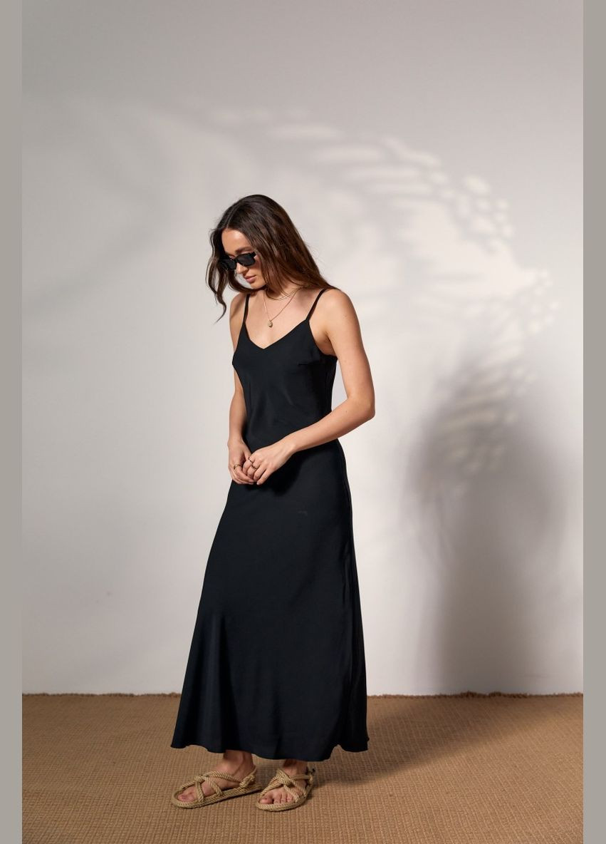 Черное коктейльное платье Sok однотонное