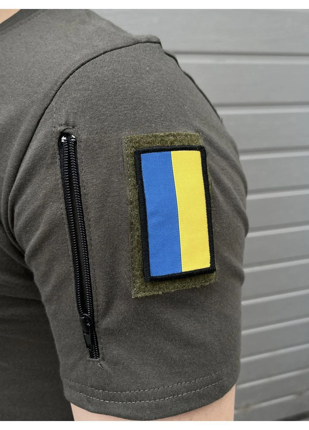 Хакі (оливкова) чоловіча літня повсякденна футболка "тризуб" бавовняна прямого крою з липучками від хакі з коротким рукавом Intruder