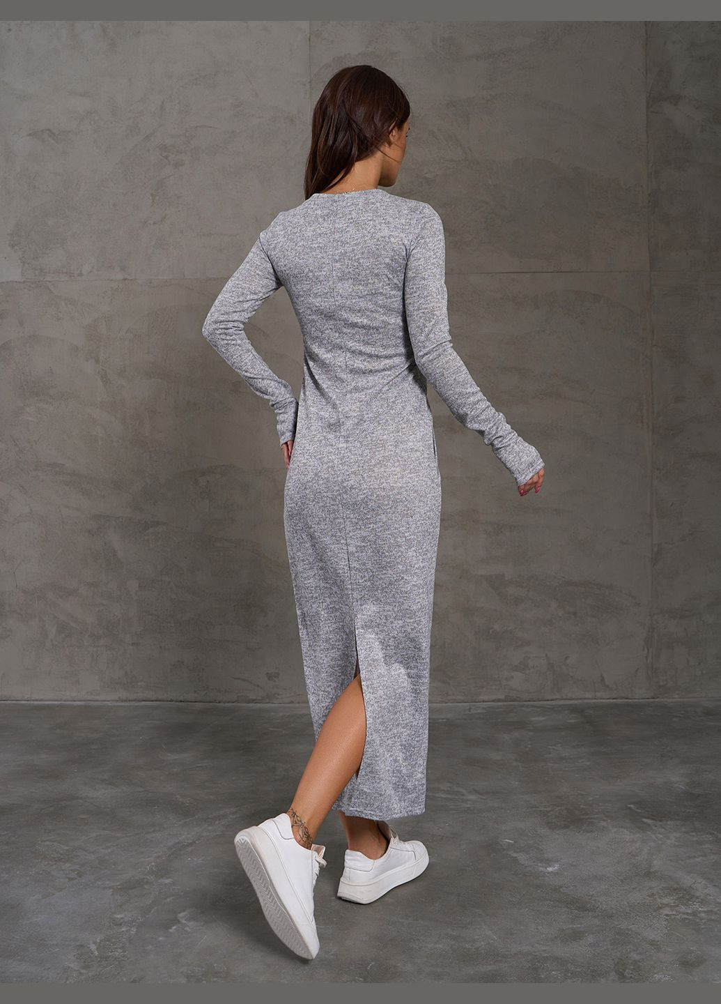 Светло-серое повседневный платья силуэтная ISSA PLUS меланжевое