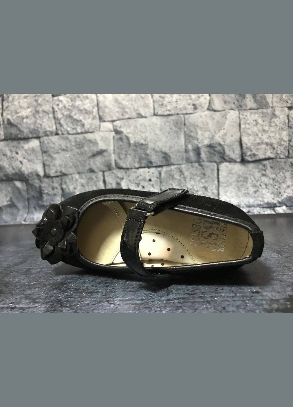 Черные замшевые туфли для девочек черного цвета на липучке,, бистфор на низком каблуке Bistfor