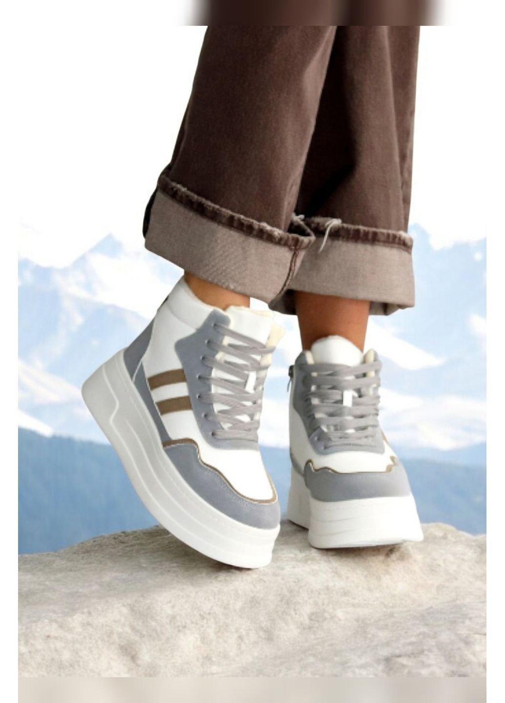 Жіночі зимові високі кросівки білі з сірими вставками теплі хайтопи з хутром на товстій підошві на блискавці Viki Хайтопи білі зими (370547136)