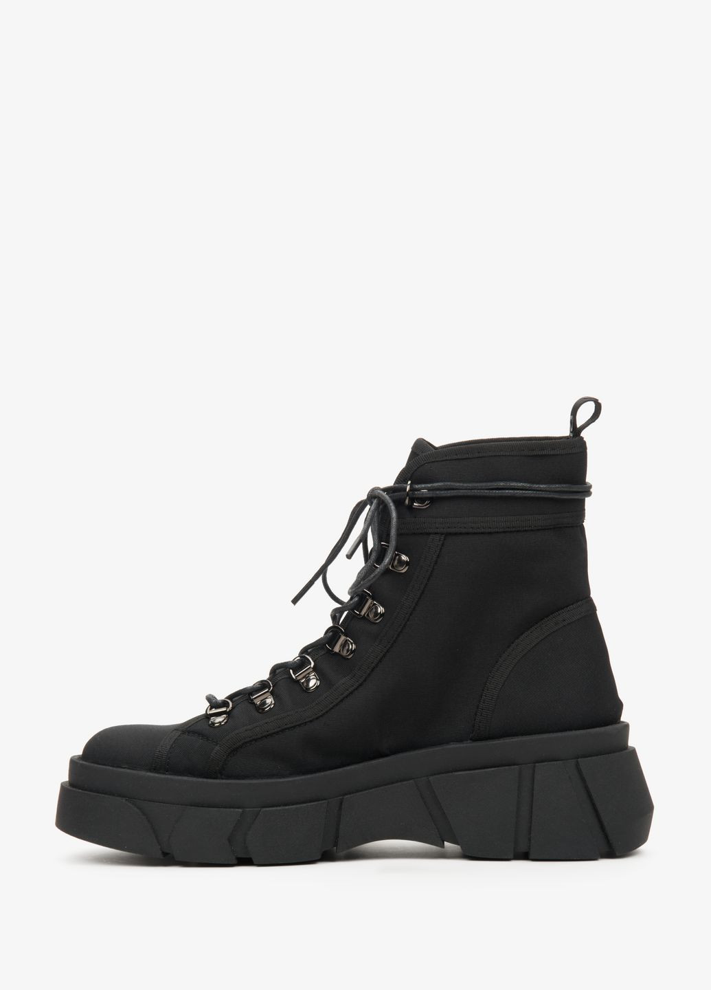Осенние ботинки, цвет черный Estro