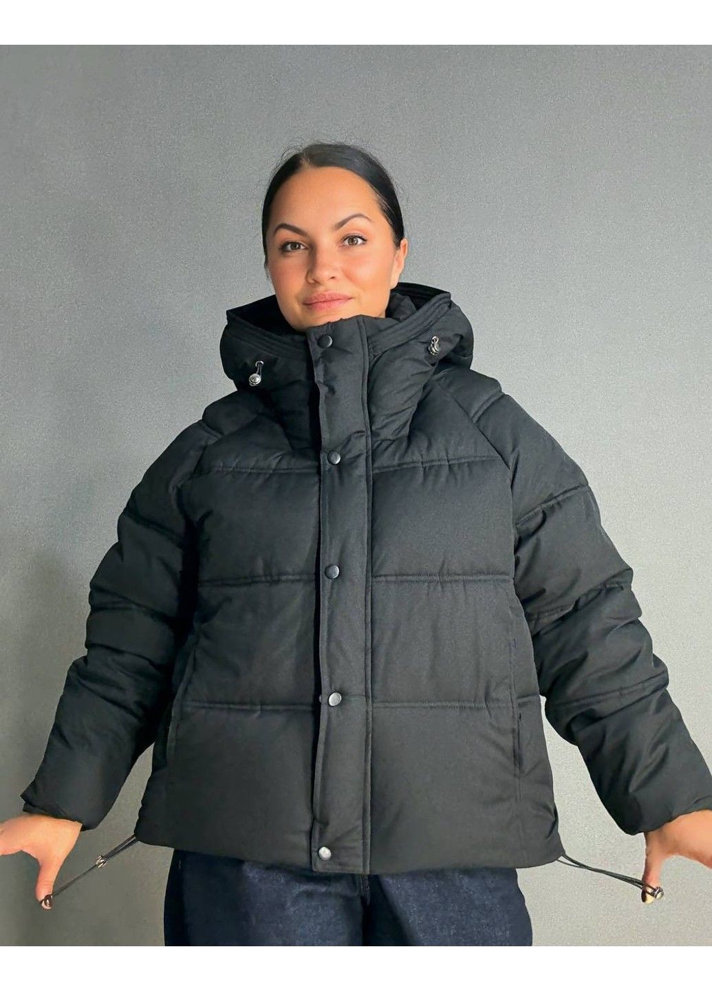 Чорна демісезонна куртка жіноча 8589 середня довжина з капюшоном чорна HAIZIYUAN