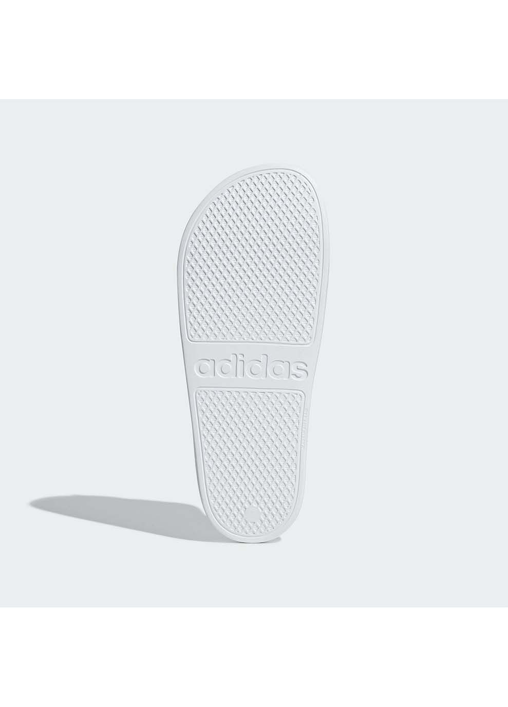 Белые повседневные мужские шлепанцы adilette aqua белый adidas