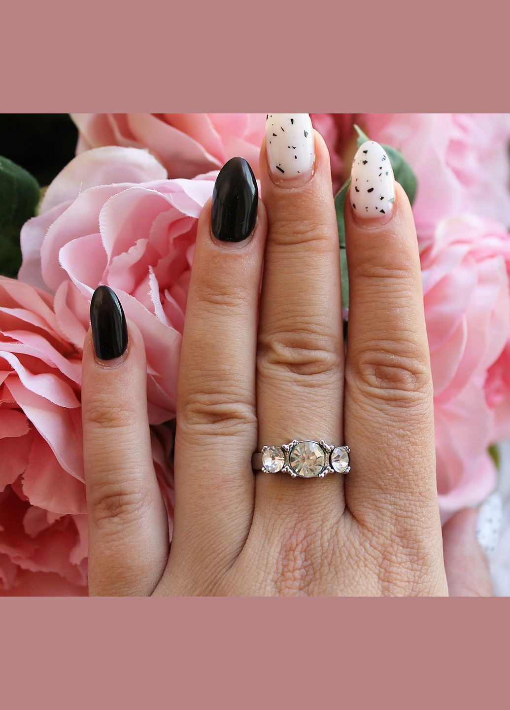 Женское кольцо с белыми камешками серебристого цвета, размер 19 No Brand (311222510)