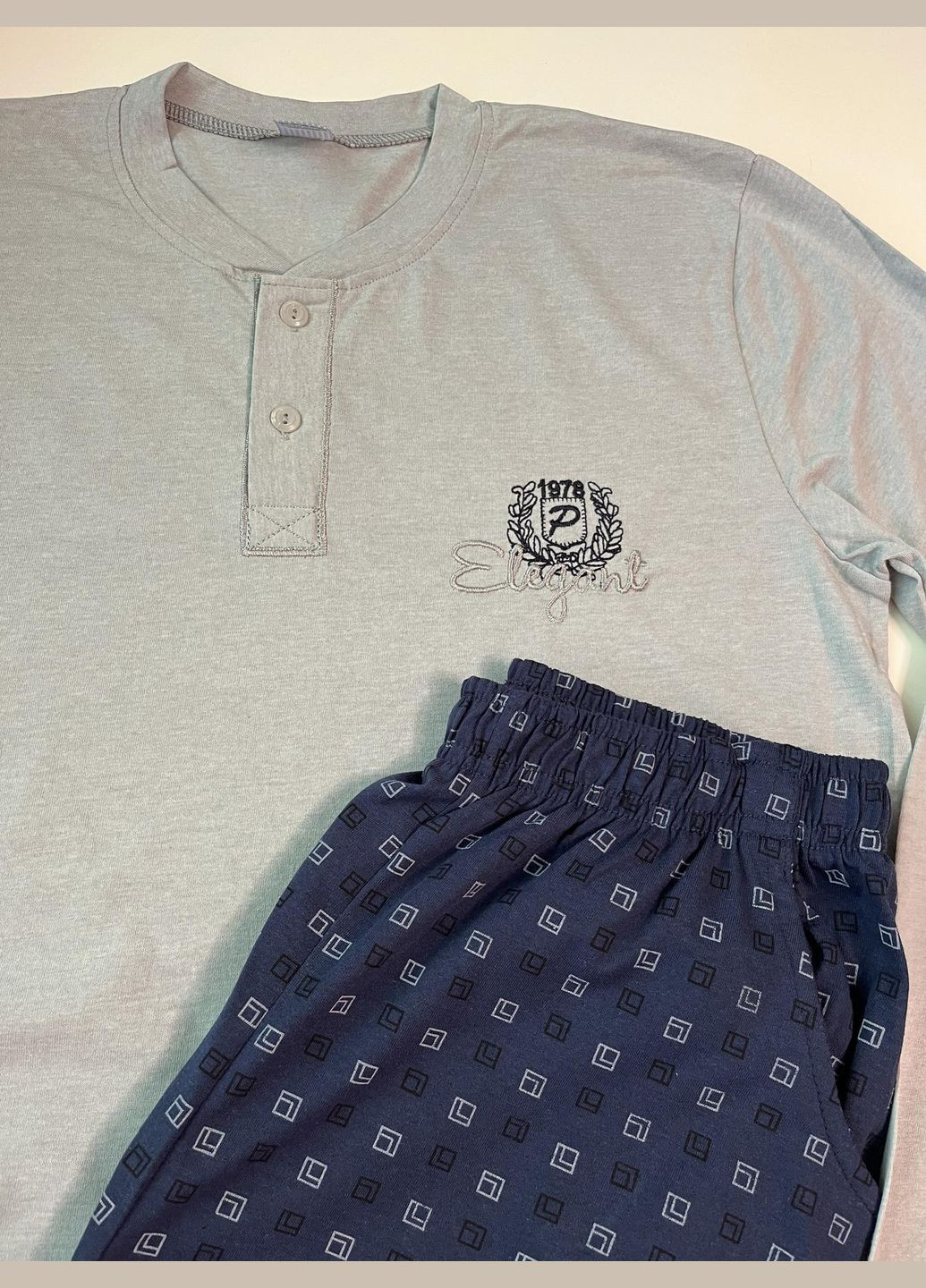 Чоловіча бавовняна піжама з вишивкою лонгслів та штани сіро-синя Pijamood (352769854)