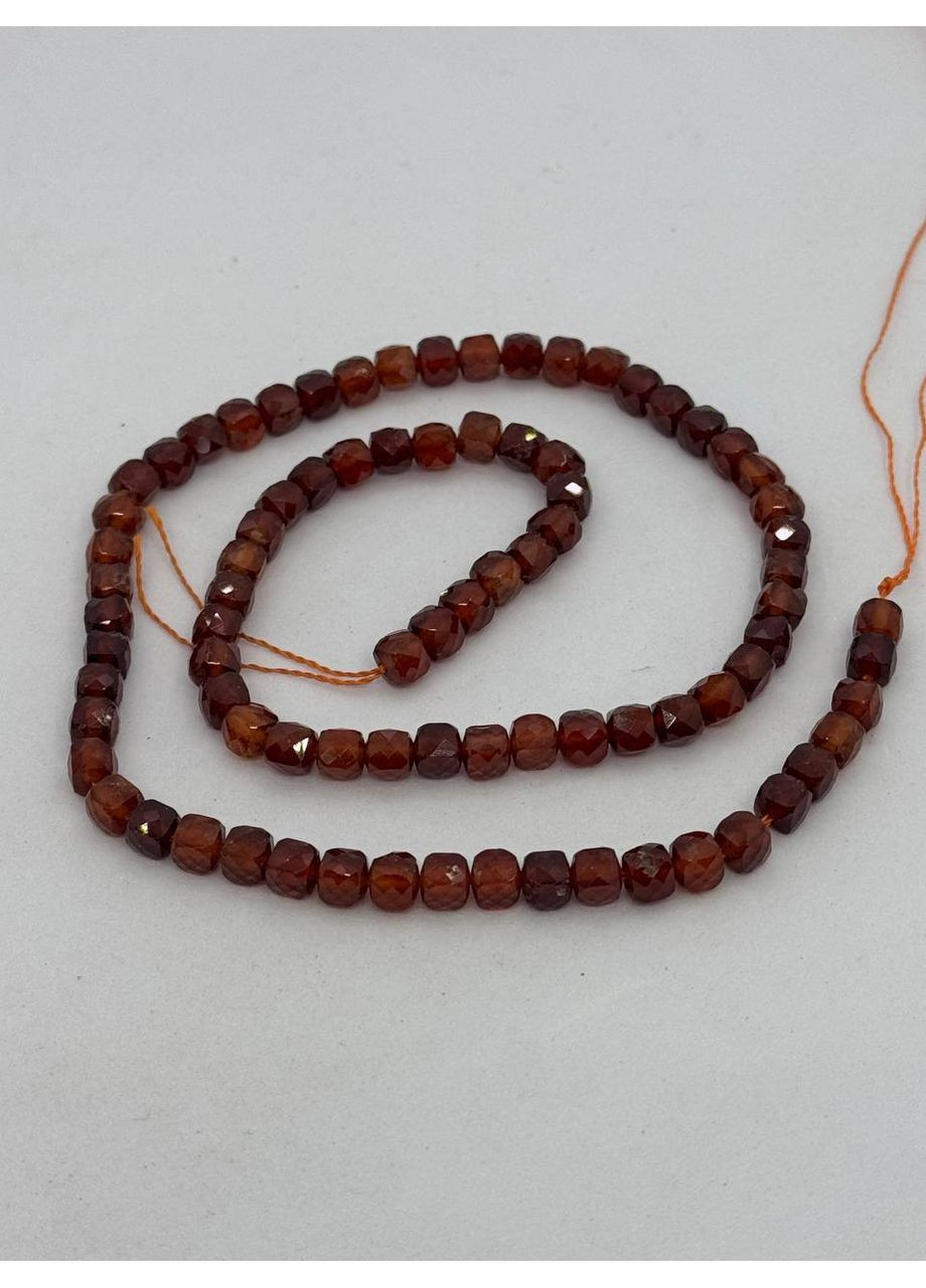 Гранат на нити без застежки 5*5 мм 40 см Красный No Brand (363830005)