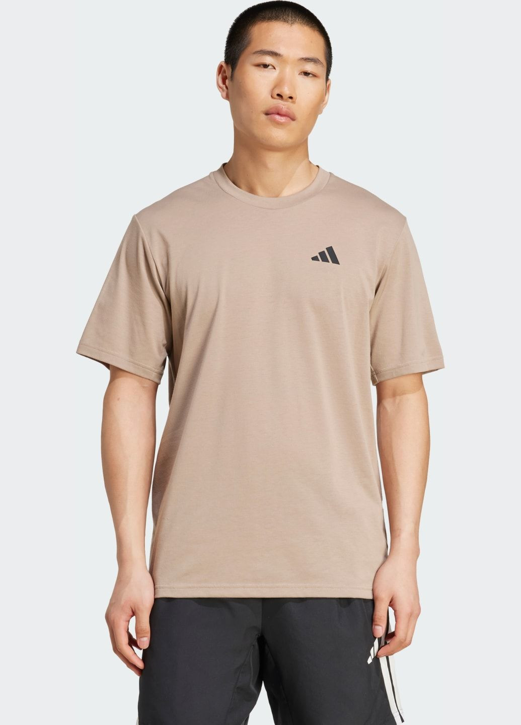 Коричневая футболка для тренировок train essentials feelready adidas