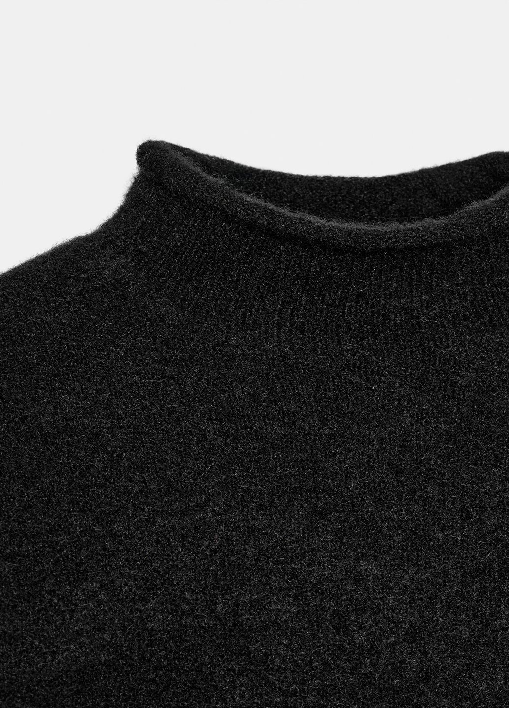 Чорний демісезонний светр Zara