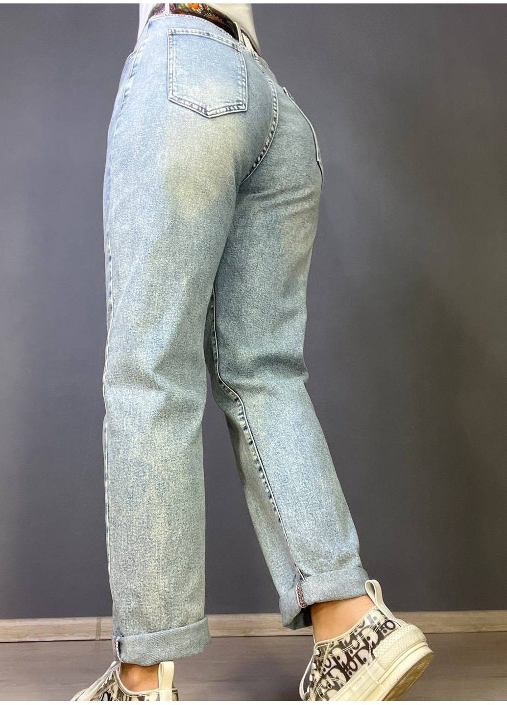 Джинси жіночі 9160 Mom jeans comfort висока талія стрейчеві кольровий ремінь світло блакитні Dicesil - (322019908)