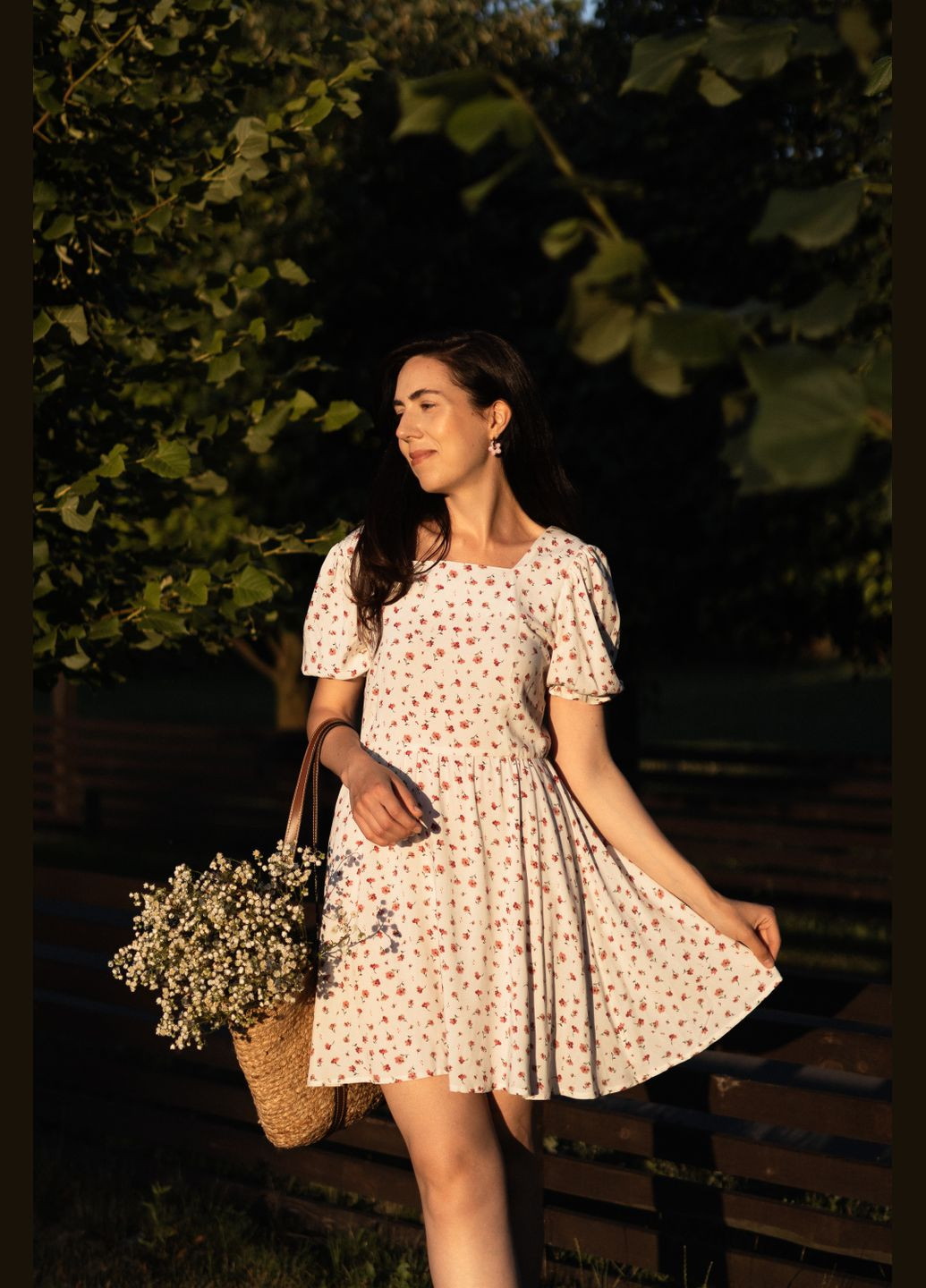 Белое повседневный, кэжуал платье мини клеш, колокол, с юбкой-солнце BeART с цветочным принтом