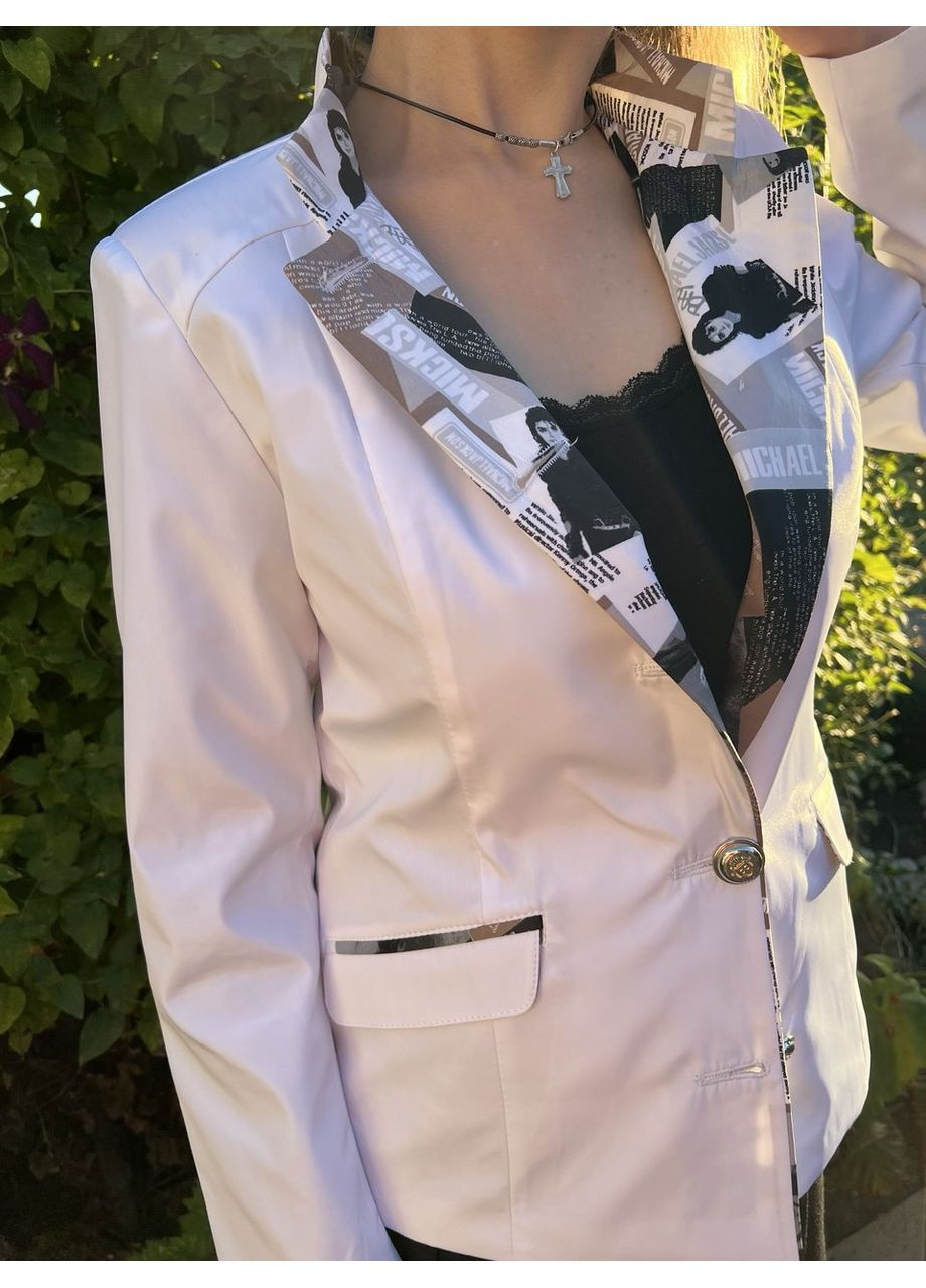 Белый женский белый двубортный приталенный женский жакет-пиджак с подкладкой с поясом с пуговицами с двумя карманами с воротником-стойкой No Brand однотонный - демисезонный