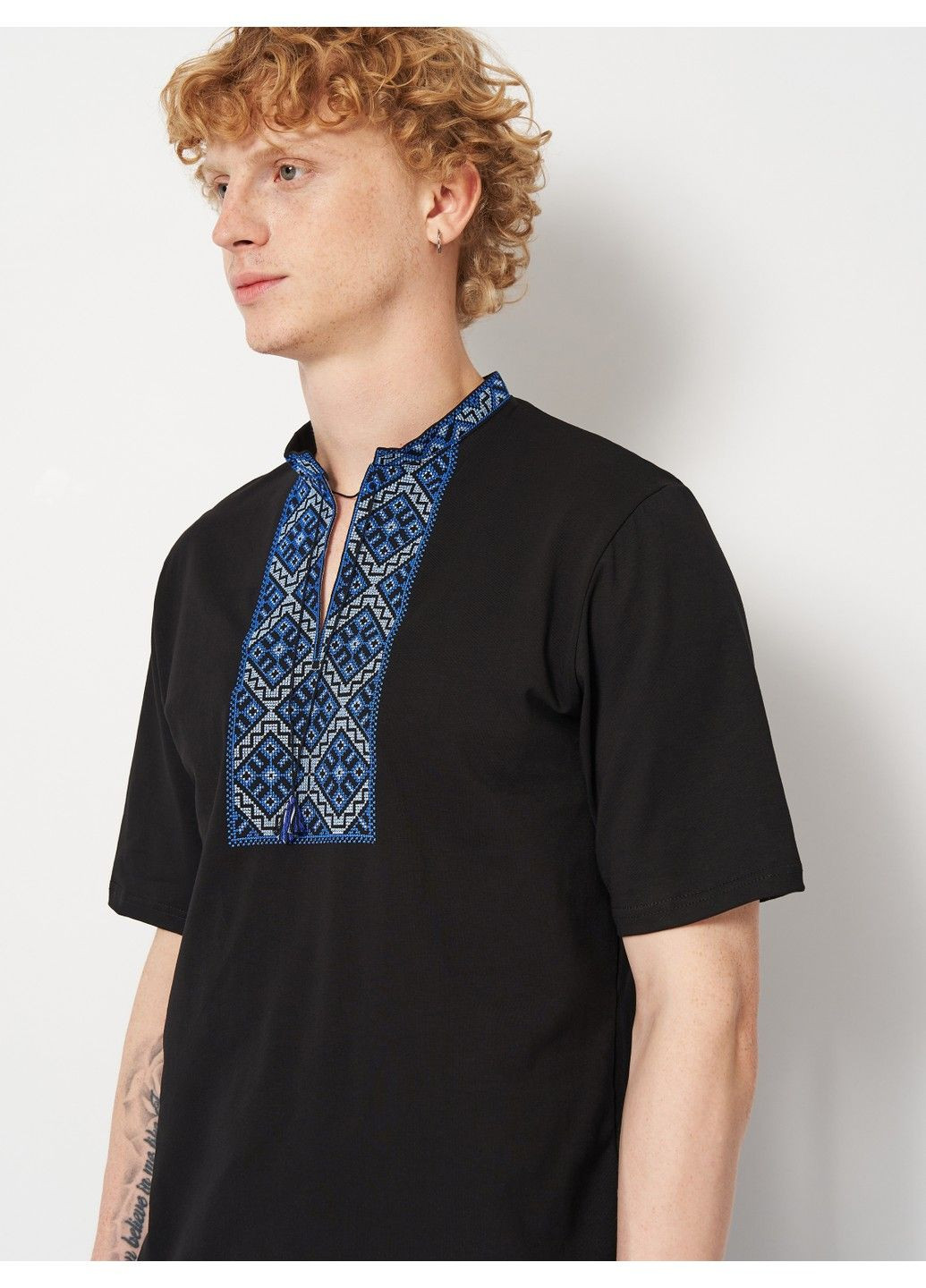 Чорна чоловіча вишита футболка козацька синя Lesia (341326255)