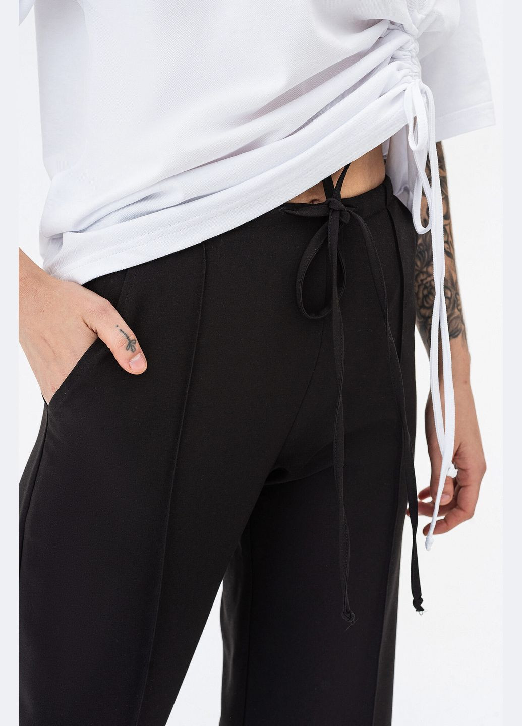 Черные кэжуал демисезонные прямые брюки Garne