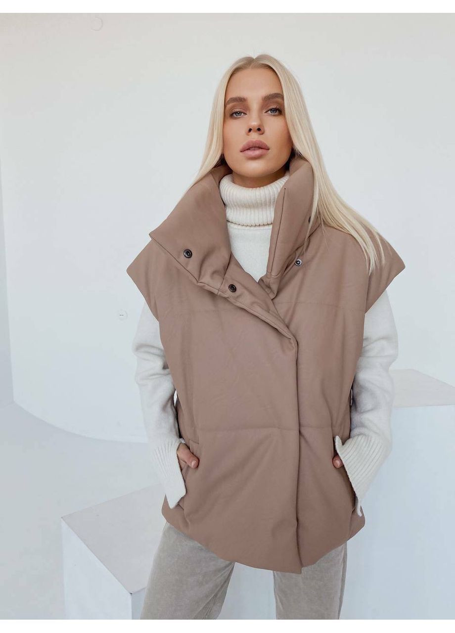 Жилет Desing з екошкіри бежевого кольору milirud (366291297)