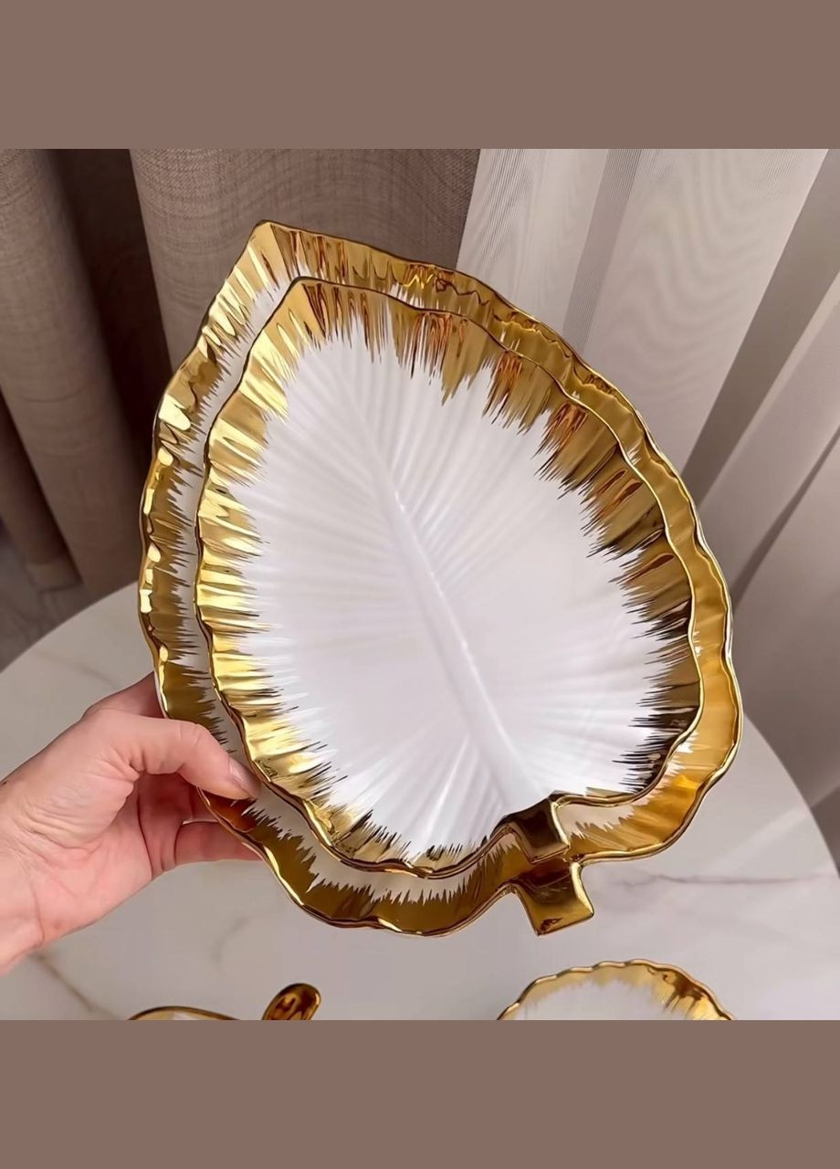 Блюдо порцелянове сервірувальне Лист 31см, із золотим обідком No Brand (299925407)