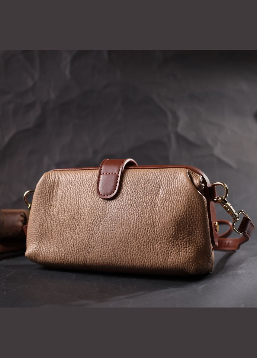 Стильний клатч із цікавою клямкою з натуральної шкіри бежевий 19,5х10х5,5 см 22423 Vintage (329197653)
