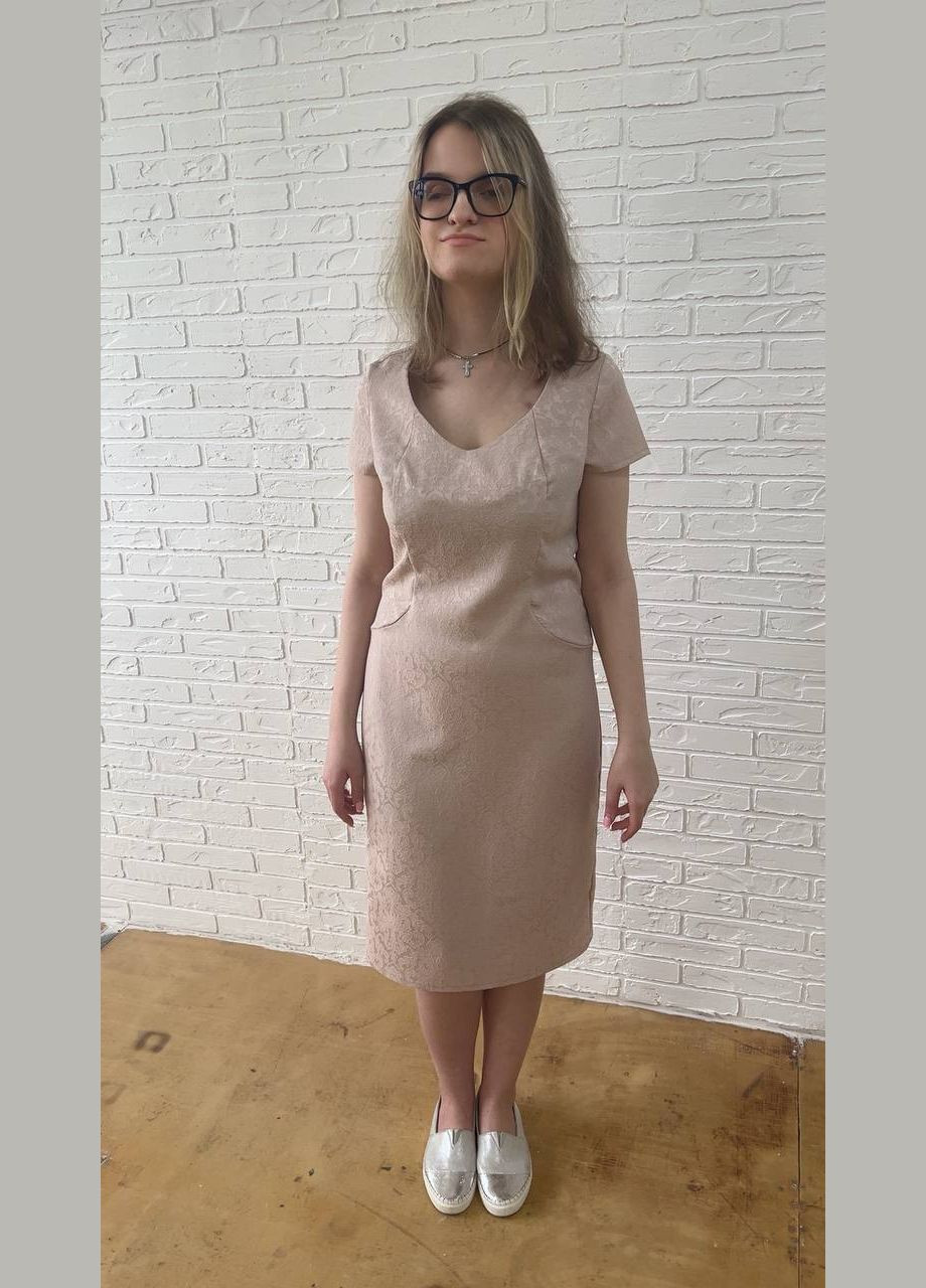 Бежева повсякденний, кежуал бежеве жакардове літнє жіноче плаття-футляр міді з квітковим принтом з візерунком з короткими рукавами сукня-футболка, футляр No Brand з квітковим принтом