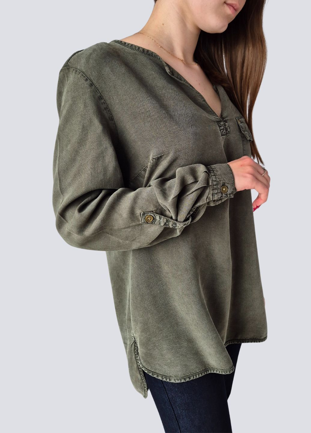 Сіро-зелена блуза-сорочка жіноча вільна подовжена F&F