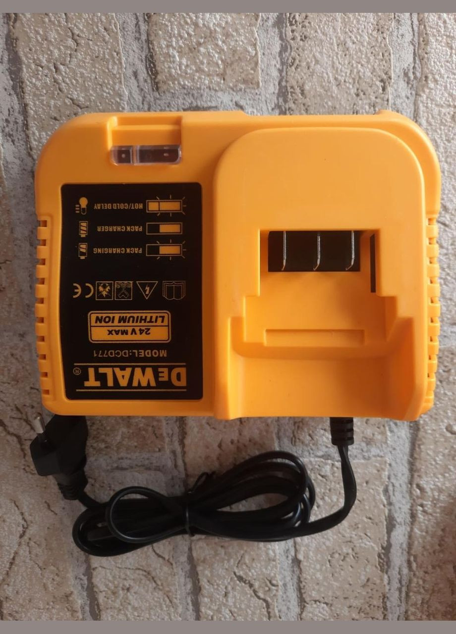 Шуруповерт аккумуляторный 24V DCD771 с 2ма аккумуляторами DeWALT (301941370)
