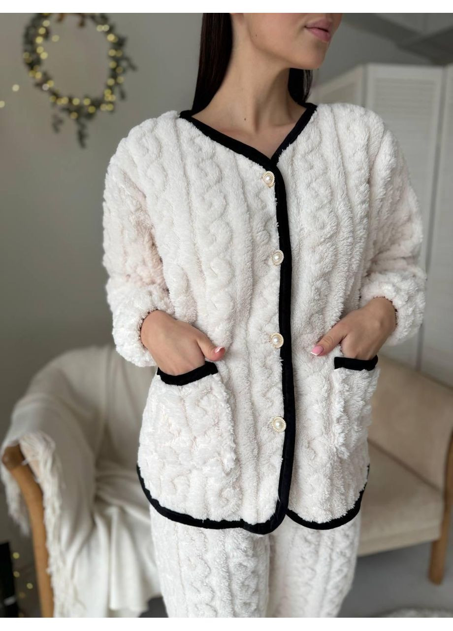 Біла флісова піжама кремова з чорним кантом тепла жіноча. домашній комплект кремового кольору флісовий із кофтою на ґудзиках. No Brand