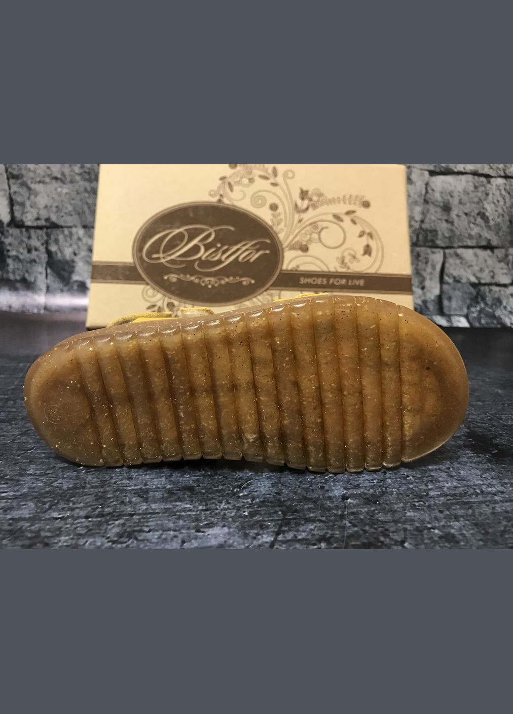 Желтые детские кожаные босоножки на липучке желтого цвета,, украина. Bistfor