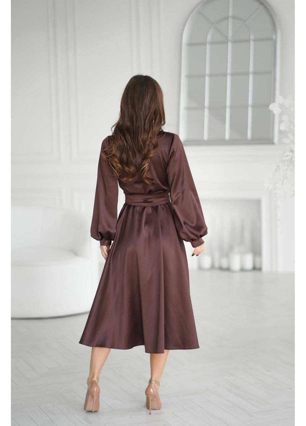 Коричнева атласна сукня на запах — модель 7563 шоколад No Brand