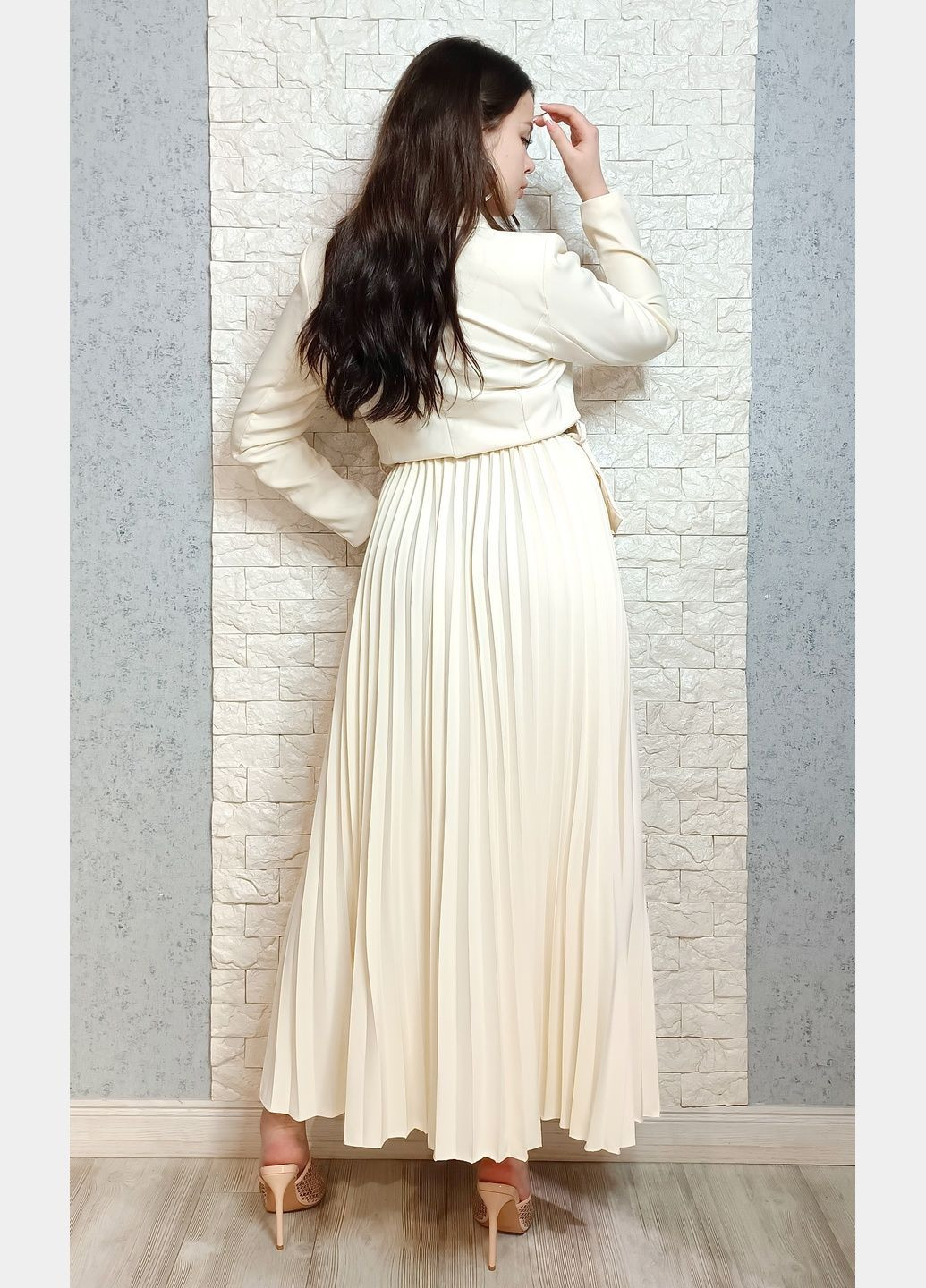 Молочное деловое, повседневный, кэжуал платье-пиджак плиссированное Vanis однотонное