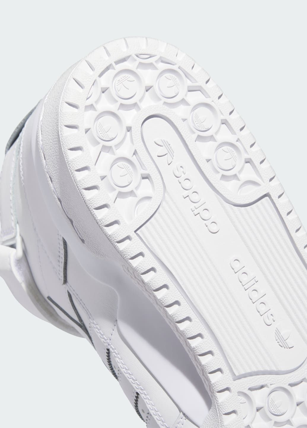 Білі Літні кросівки forum mid adidas