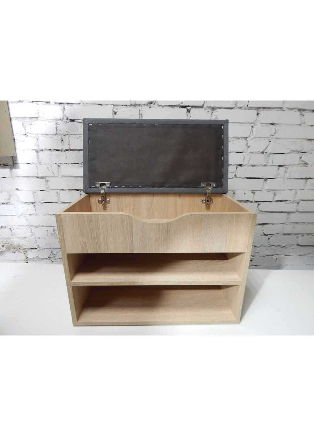 Банкетка для обуви в прихожую. Верхняя часть открывается. ДСПдуб Сонома. Ткань серая. Шириной 80см. No Brand (369559557)