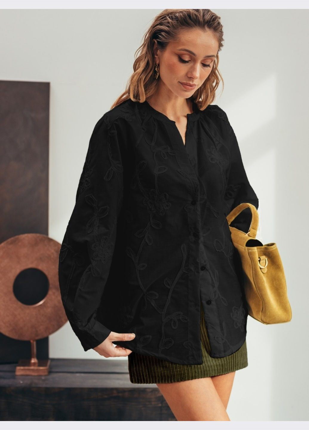 Чорна блузка чорного кольору з об'ємним візерунком Dressa