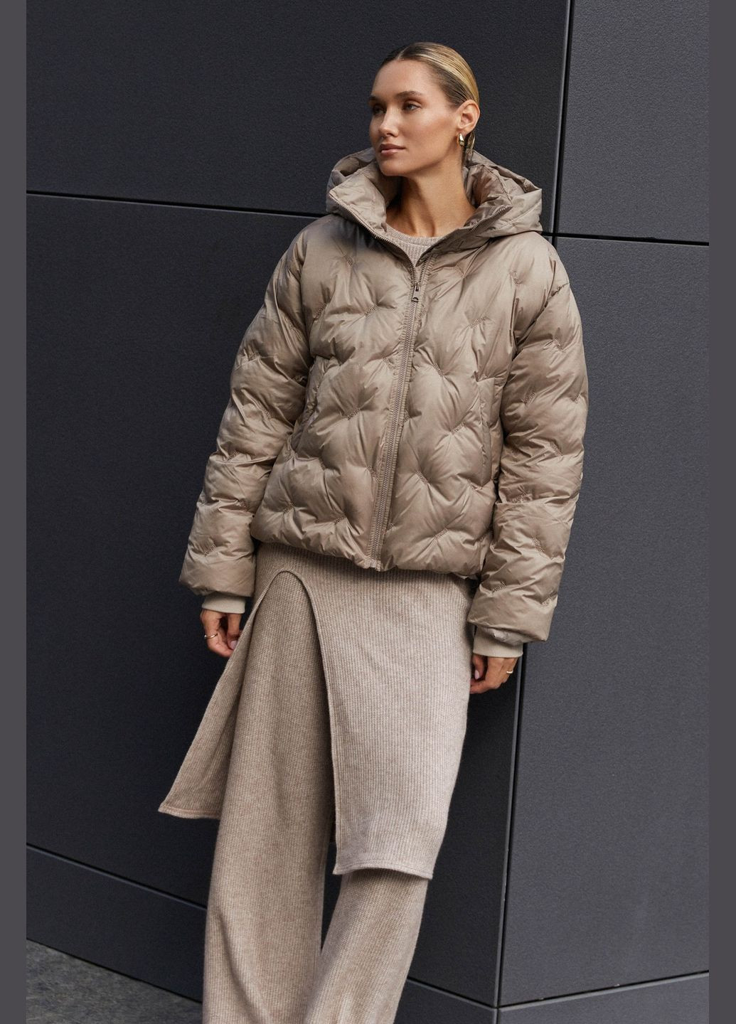 Бежевая зимняя куртка Seventeen