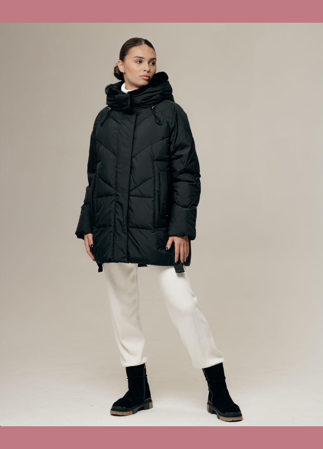 Чорна зимня куртка жіноча з капюшоном з хутром чорна BAIYTBLIY
