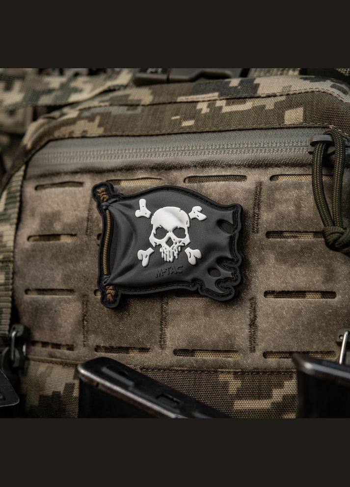 Нашивка Веселий Роджер PVC Black M-TAC (315047416)