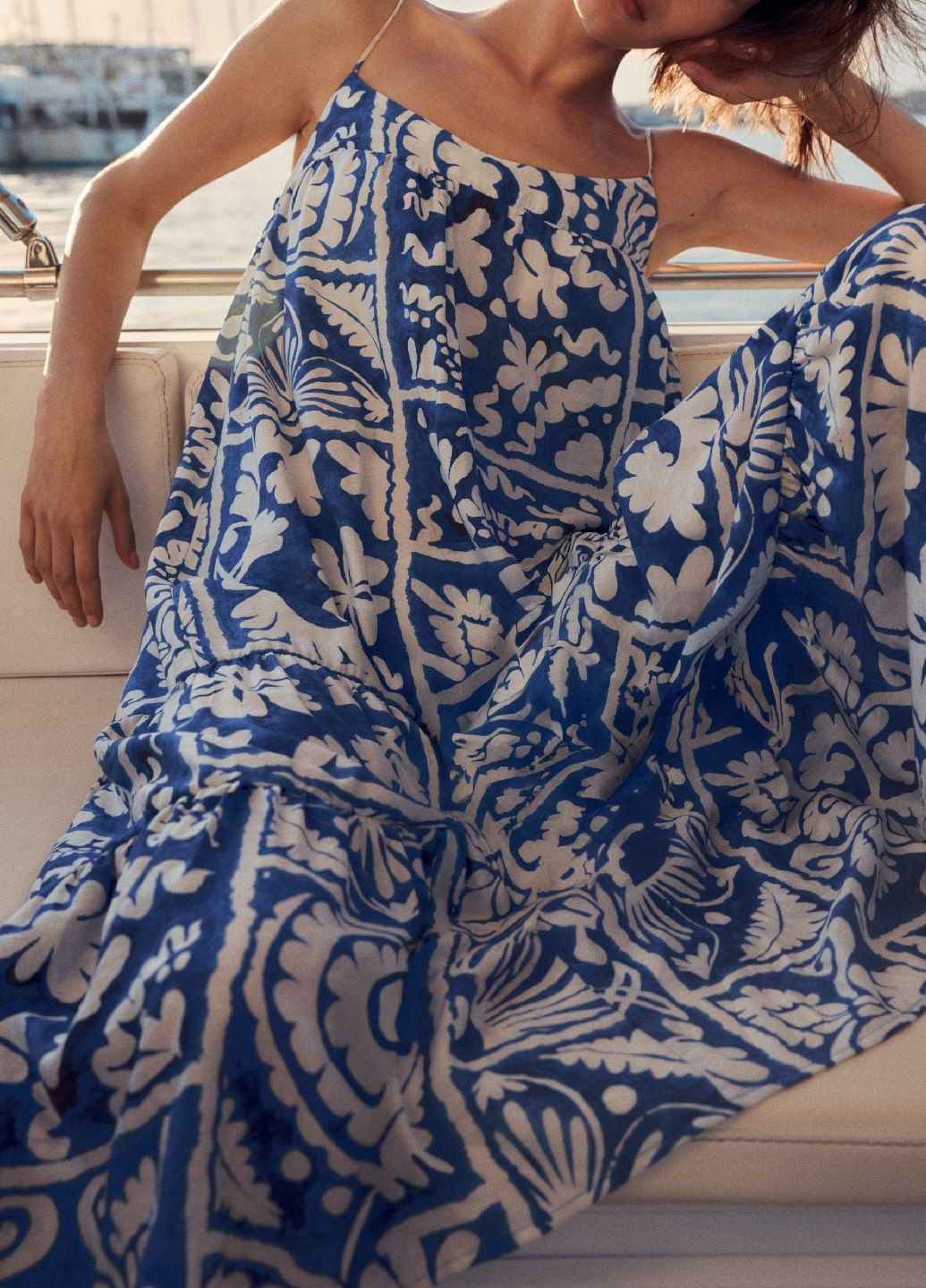 Синее кэжуал платье H&M с орнаментом