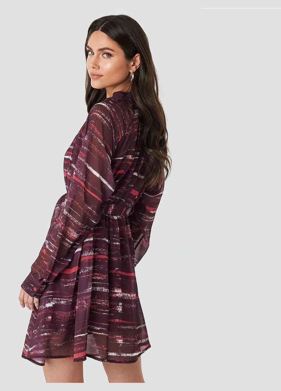 Бордова сукня з принтом тай-дай NA-KD